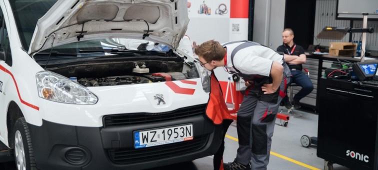 Czekamy na polski finał Young Car Mechanic 2021